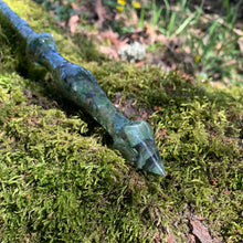 Lade das Bild in den Galerie-Viewer, A stunning handcrafted Stiletto magic wand made with shimmering aventurine chips, showcasing a blend of green hues. The wand has a gracefully tapered shaft that sparkles in light, showcasing its intricate craftsmanship. Perfect for fantasy collectors, this wand embodies elegance and enchantment, making it a prized addition to any magical assortment.