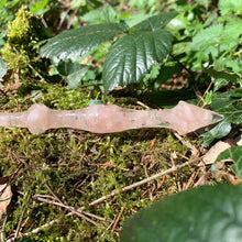 Lade das Bild in den Galerie-Viewer, A stunning handcrafted Stiletto magic wand made with shimmering rose quartz chips, showcasing a blend of pink hues. The wand has a gracefully tapered shaft that sparkles in light, showcasing its intricate craftsmanship. Perfect for fantasy collectors, this wand embodies elegance and enchantment, making it a prized addition to any magical assortment.
