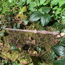 Lade das Bild in den Galerie-Viewer, A stunning handcrafted Stiletto magic wand made with shimmering rose quartz chips, showcasing a blend of pink hues. The wand has a gracefully tapered shaft that sparkles in light, showcasing its intricate craftsmanship. Perfect for fantasy collectors, this wand embodies elegance and enchantment, making it a prized addition to any magical assortment.
