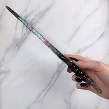Lade das Bild in den Galerie-Viewer, A stunning clear Twist design magic wand featuring a delicate, translucent design with iridescent shimmering accents. The wand has a beautiful twisted handle with with a narrow shaft that sparkles in light, showcasing its intricate craftsmanship. Perfect for fantasy collectors, this wand embodies elegance and enchantment, making it a prized addition to any magical assortment.
